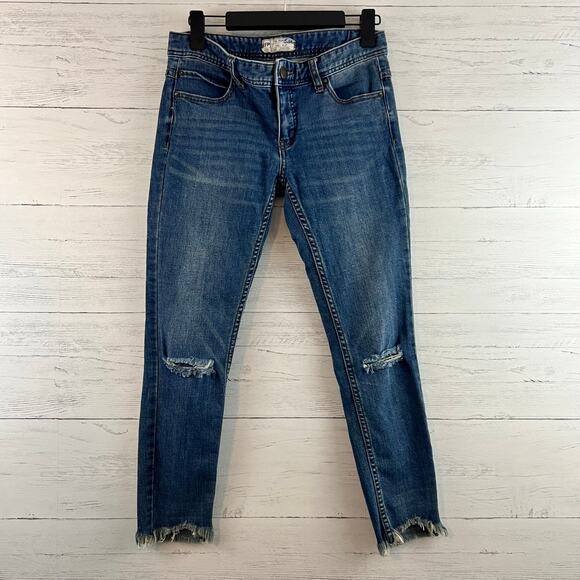 Free People Dark Wash Raw Hem Ripped Knee Skinny Jeans Size 27 - Picture 1 of 8